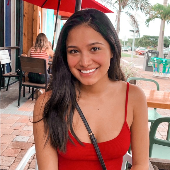 Meet your Posher, Cyntia - Picture 1 of 1